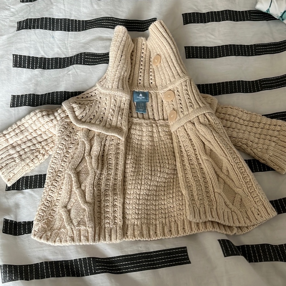 Baby gap 6-12m cream cable sweater